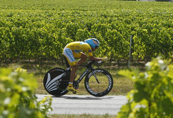 康塔多穿行在葡萄田间