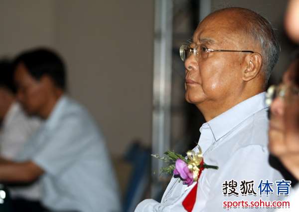 何振梁精神矍铄