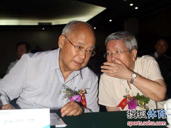 与老伴私密交谈