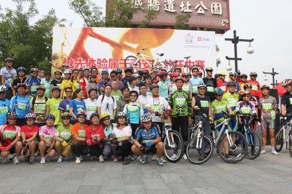 参加体验赛的选手赛前合影