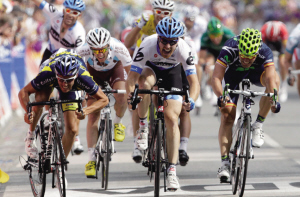 环法自行车赛·第三赛段 赛段冠军：泰勒·法拉尔 领骑黄衫：胡舒福德