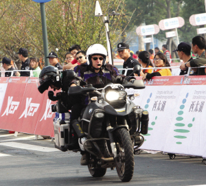 环太湖赛摄像师,同时也是服务环法的摄像师。 特派记者 高爱平 摄