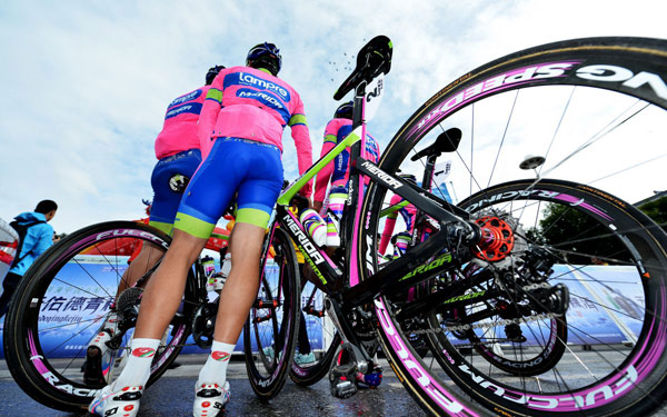 美利达-蓝波车队在2013环青海湖赛中