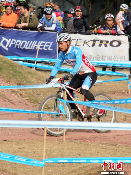 “环珠三角绿道自行车赛”总决赛12日在深圳光明新区举办。 朱坤伟 摄