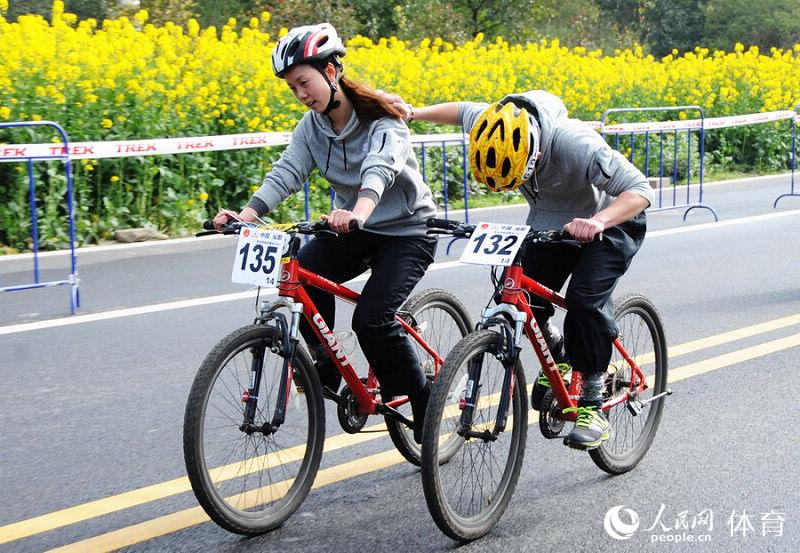 崇州的油菜花美景令人陶醉。