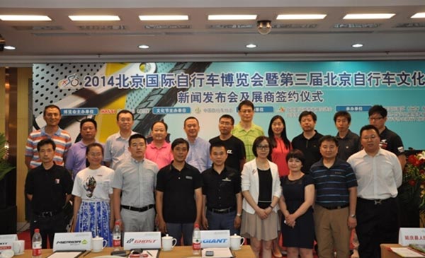 现场签约展商合影