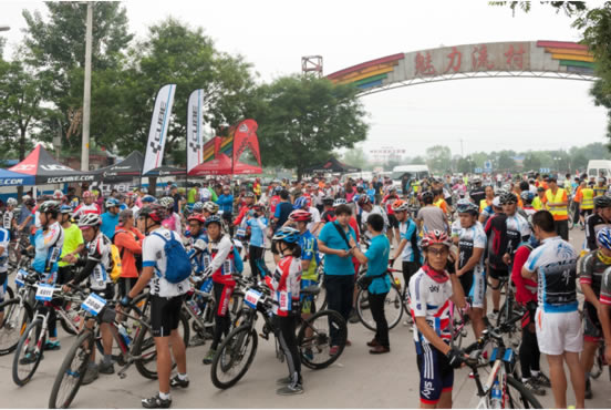 出发处人头攒动