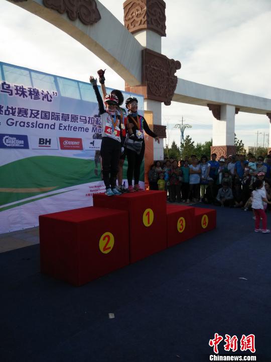 图为第一站颁奖典礼。