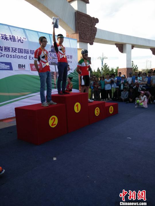 图为第一站颁奖典礼。