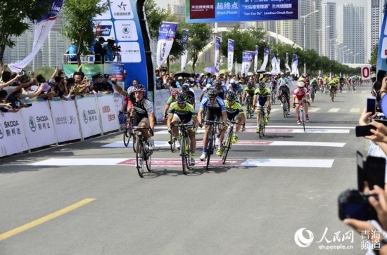 卡瓦次勇梅开二度 勇夺兰州绕圈赛冠军