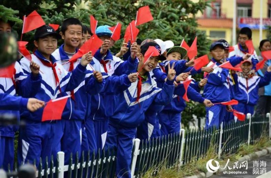 第四赛段:西海镇儿童笑脸迎环湖(组图)