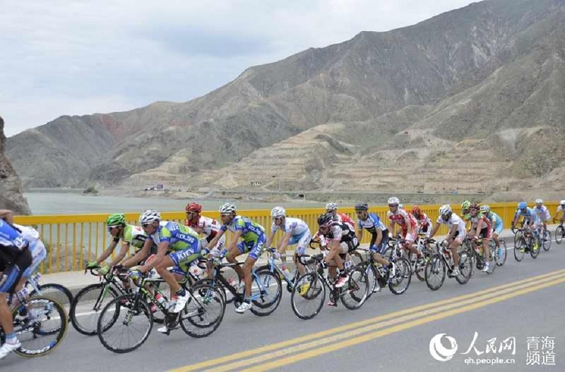 环湖赛进入热贡艺术之乡 日本车队斩获前两名