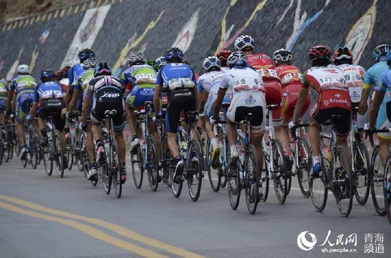 环湖赛进入热贡艺术之乡 日本车队斩获前两名