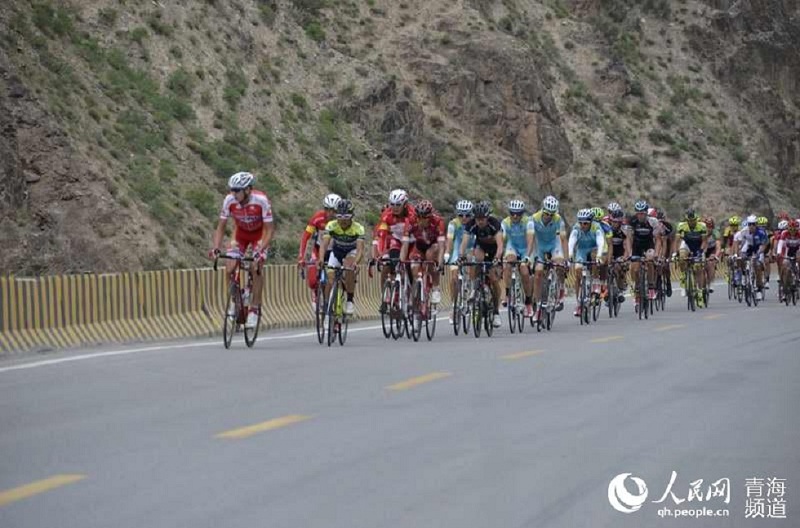 环湖赛进入热贡艺术之乡 日本车队斩获前两名